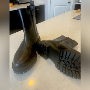 Brand new! Never worn.